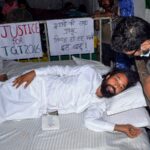 jharkhand-students’-protest-live:-devendra-nath-mahto-drinks-water-on-sonam-wangchuk’s-request,-to-continue-fast