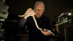 ‘monsters-of-god’-review:-‘tiger-king’-director’s-hbo-docuseries-about-reptile-trafficking-is-(relatively)-sober-and-nuanced