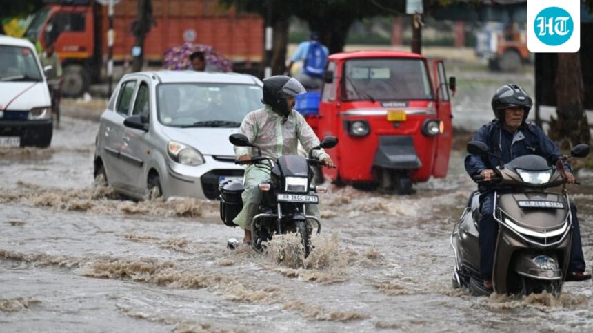 weather-today-live-updates:-imd-red-alert-for-heavy-rain-in-parts-of-delhi;-gurugram-offices-advised-to-implement-wfh