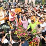 flower-petals,-‘sher-aaya’-slogans:-brij-bhushan-gets-grand-welcome-after-acquittal-in-sexual-harassment-case-|-video