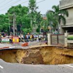 massive-sinkhole-in-ludhiana-triggers-house-evacuation,-traffic-chaos-|-watch