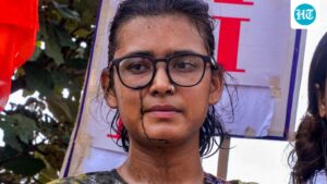 ‘i-wear-this-ink-with-pride’:-aisa’s-neha-bora-alleges-‘rss-bjp-goons’-attacked-her,-jharkhand-protesters