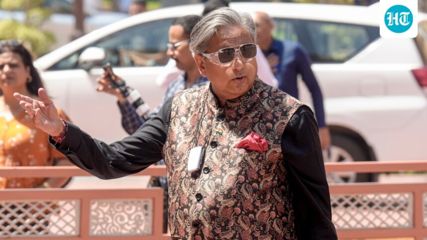 ‘must-listen-and-engage-with-youth’:-shashi-tharoor’s-message-to-politicians