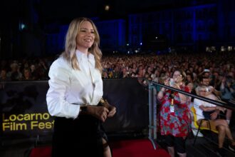 virginie-efira’s-love-for-cinema-and-locarno-has-no-limits-—-even-if-her-mic-does
