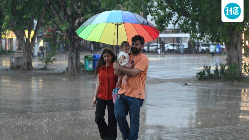 heavy-rain-alert-across-india-as-incessant-downpour-hits-delhi,-kerala,-other-states;-check-imd-forecast