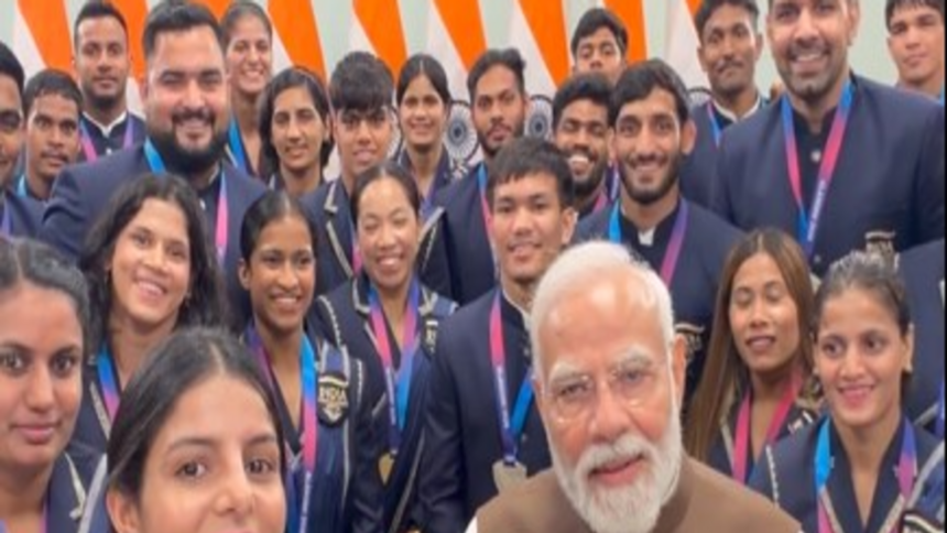 ‘cheer-4-bharat’:-pm-modi-meets-cwg-medal-winners,-shares-new-video