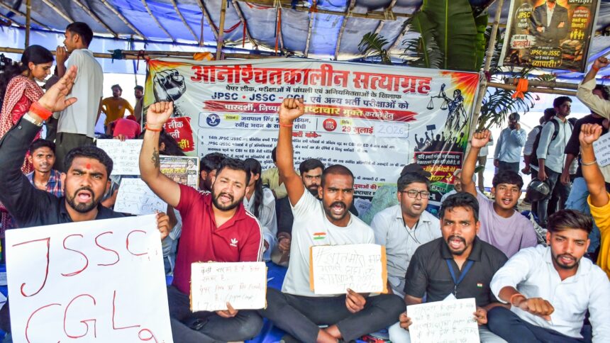 all-3-jpsc-members-quit-amid-cid-summons;-jharkhand-governor-accepts-resignations