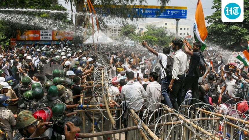 protesting-jharkhand-students-face-lathi-charge,-tear-gas,-water-cannon-during-march-to-assembly