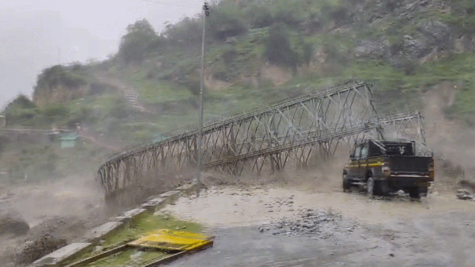 metal-bridge-ripped-apart-by-swollen-river-after-flash-flood-in-uttarakhand’s-chamoli-|-watch