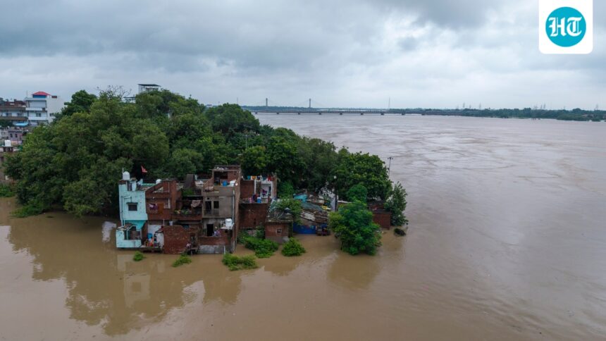 up-rivers-rise-after-heavy-rain;-ganga,-ghaghra,-sharda-cross-danger-mark-in-3-districts