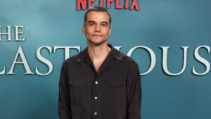 ‘the-last-house’-star-wagner-moura-talks-the-netflix-chart-topper-and-why-he-believes-the-tide-is-turning-for-latino-actors