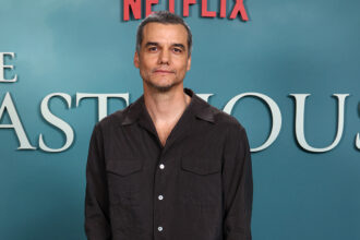 ‘the-last-house’-star-wagner-moura-talks-the-netflix-chart-topper-and-why-he-believes-the-tide-is-turning-for-latino-actors