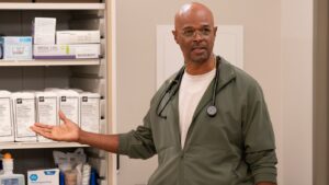 damon-wayans-to-reunite-with-david-alan-grier-thanks-to-guest-role-on-nbc’s-‘st.-denis-medical’