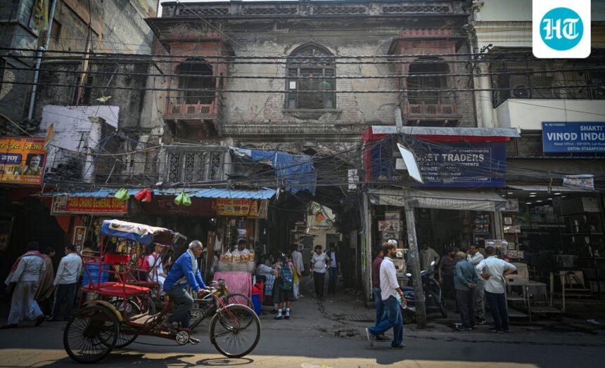 delhi’s-forgotten-lodhi-era-tombs:-inside-zamrudpur,-where-heritage-stands-amid-homes-and-garbage
