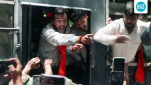 chaos-in-ranchi:-110-abvp-workers-detained,-protesters-climb-on-police-bus