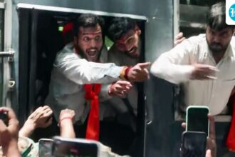 chaos-in-ranchi:-110-abvp-workers-detained,-protesters-climb-on-police-bus