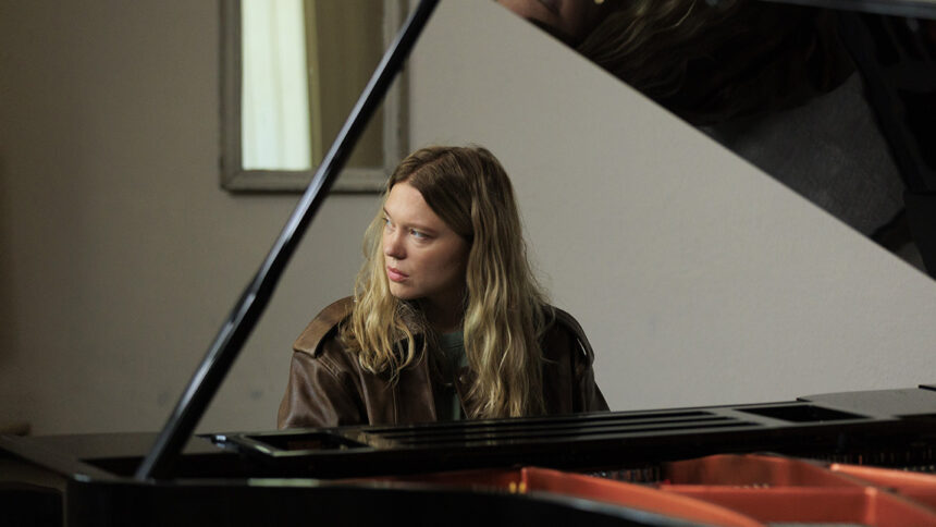 lea-seydoux-grapples-with-husband’s-dark-secrets-in-netflix’s-‘gentle-monster’-trailer