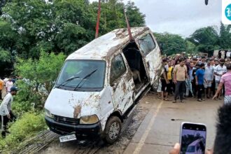 driver-couldn’t-see-unfinished-bridge:-9-of-family-killed-in-mp-as-van-swept-away