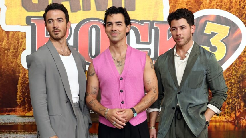 jonas-brothers-on-today’s-new-generation-of-disney-stars:-“don’t-envy-anybody-that’s-doing-this-now”
