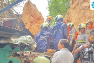2-dead,-several-feared-trapped-after-landslide-in-mumbai’s-kurla-following-heavy-rain