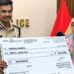senior-maoist-leader-carrying-₹20-lakh-bounty-surrenders-before-telangana-dgp,-recieves-reward