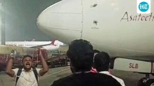 ‘unbearably-hot’:-spicejet-passengers-suffer-for-hours-after-ac-fails-on-delhi-pune-flight