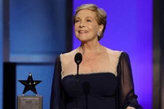 julie-andrews-net-worth-2026:-how-rich-is-the-‘princess-diaries’-alum?