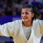 tripura-govt-felicitates-cwg-gold-medallist-asmita-dey;-gives-land,-cheque