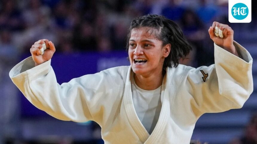 tripura-govt-felicitates-cwg-gold-medallist-asmita-dey;-gives-land,-cheque