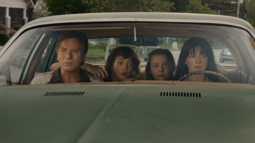 ‘the-end-of-oak-street’-review:-anne-hathaway-and-ewan-mcgregor-in-ersatz-’80s-amblin-nostalgia-that’s-fun-as-far-as-high-end-trash-goes