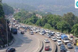 pune-mumbai-expressway-traffic-diversion-for-maintenance,-repair-work