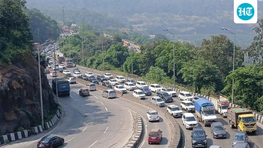 pune-mumbai-expressway-traffic-diversion-for-maintenance,-repair-work