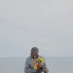 ‘chapa-100’-is-a-surrealist-romance between-older-people,-with-mozambique’s-minibuses-playing-a-key-role