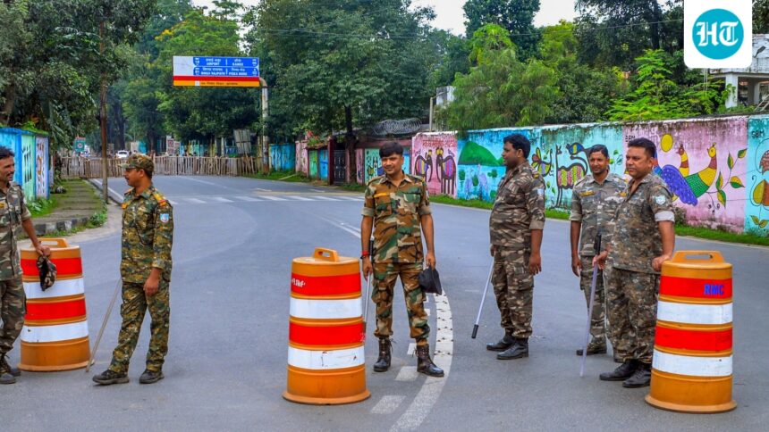 jharkhand-students-block-road-to-protest-headmaster’s-transfer
