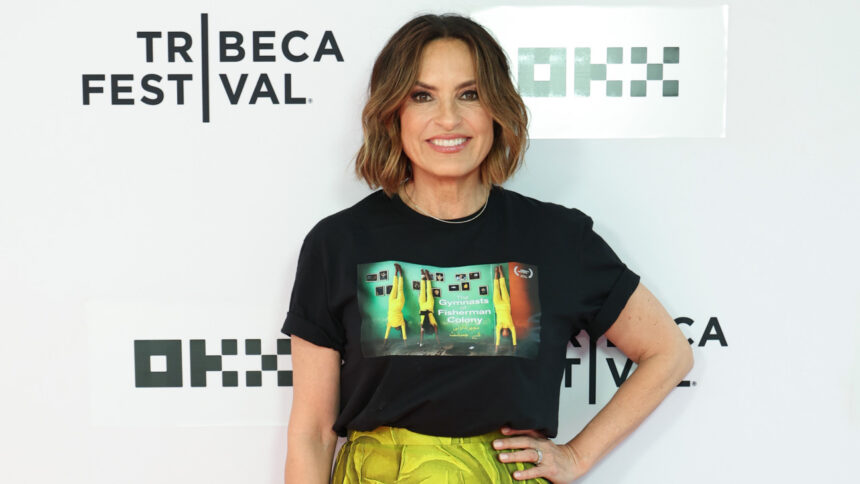 mariska-hargitay-reveals-how-she-decided-to-host-the-emmys:-“why-not?”