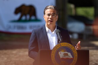 the-war-over-warner-bros.-is-splintering-hollywood’s-labor-world