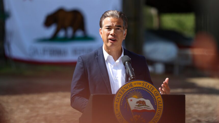 the-war-over-warner-bros.-is-splintering-hollywood’s-labor-world