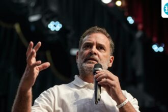 relief-for-rahul-gandhi,-sc-quashes-criminal-defamation-complaint-in-savarkar-remarks-row