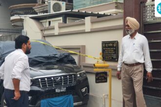 bullet-hits-suv-parked-outside-ex-akal-takht-jathedar-giani-raghbir-singh’s-amritsar-home,-probe-on
