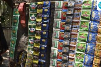 karnataka-to-withdraw-gutka-ban-after-mlas-flag-losses-for-arecanut-growers