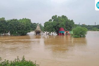 odisha-floods-worsen-as-heavy-rain-inundates-villages,-roads-in-north