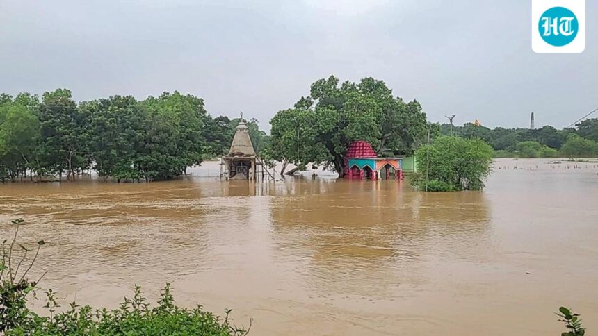 odisha-floods-worsen-as-heavy-rain-inundates-villages,-roads-in-north