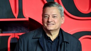 jerry-seinfeld-applauds-ted-sarandos’-impact-on-hollywood:-“the-most-loved-industry-executive-i-have-ever-seen”