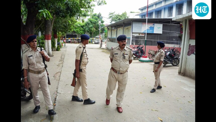 odisha-teacher-dies-as-iron-flagpole-touches-power-line-before-i-day-celebrations: cop