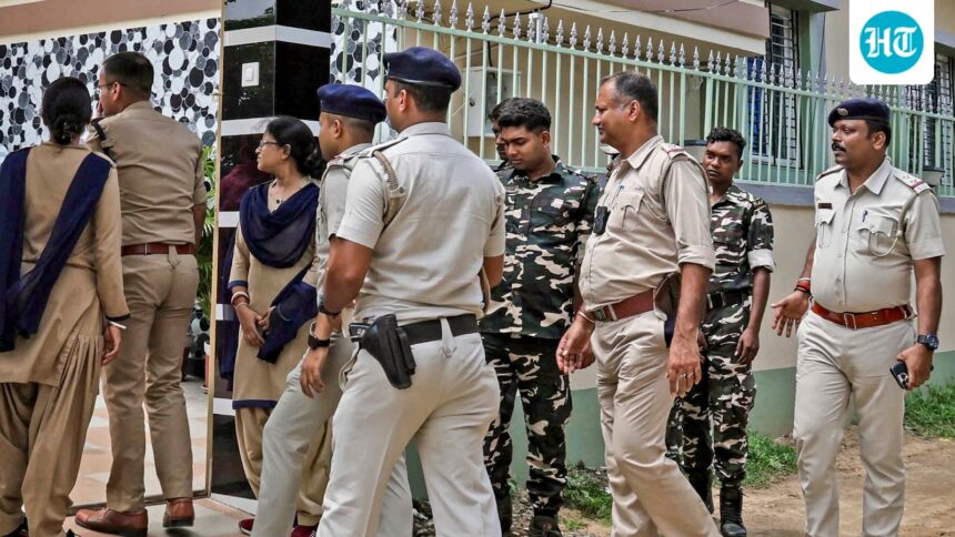 sim-card-smuggling,-counterfeit-currency-notes:-3-arrested-in-west-bengal-over-suspected-pakistan-based-isi-links