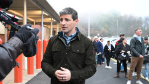 cbs-news-chief-correspondent-matt-gutman accused-of-harassment-in-wrongful-termination-suit-by-former-abc-news-producer