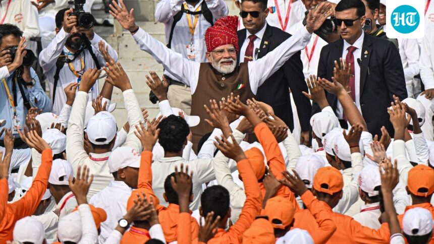 pm-modi-announces-free-online-coaching-for-competitive-exams,-ai-training-for-1-crore-youth