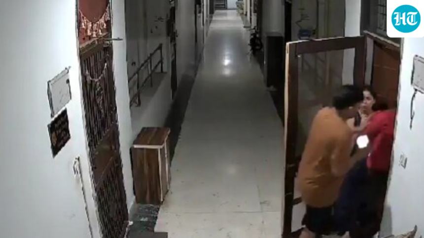 man-slaps,-kicks,-drags-delivery-agent-in-meerut-for-arriving-‘5-minutes-late’;-arrested
