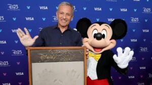bob-iger-takes-victory-lap-as-he’s-named-a-disney-legend,-applauds-new-ceo-josh-d’amaro:-“you’re-wearing-that-title-really-well”