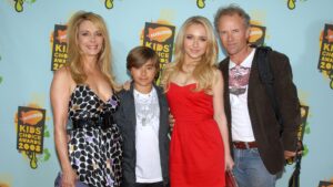 who-are-hayden-panettiere’s-parents?-meet-her-mom,-lesley,-&-dad,-skip
